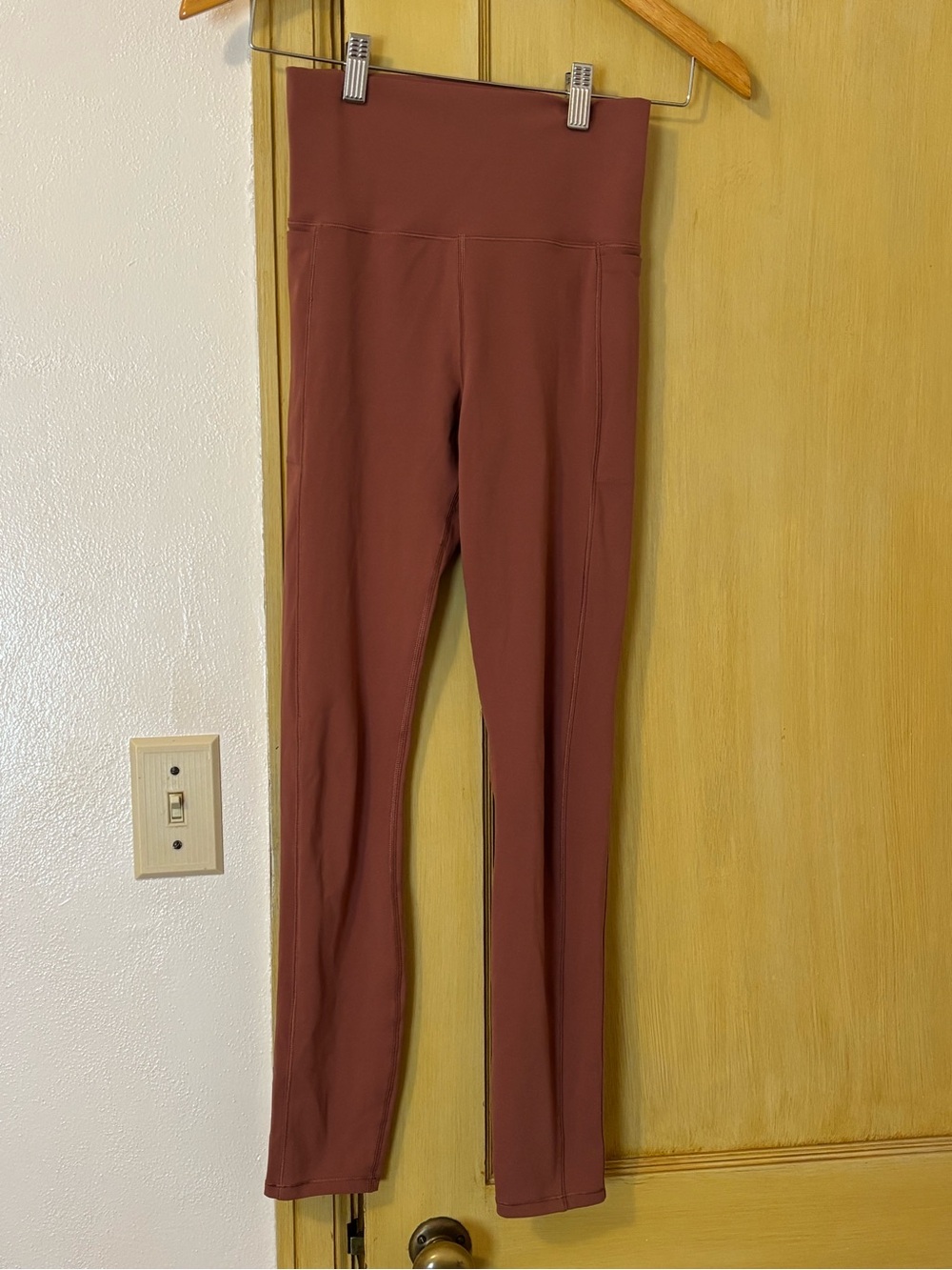 Vuori Women’s Studio Pocket Leggings size XS dusty rose